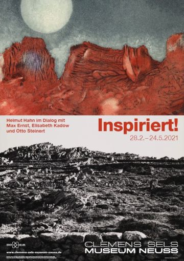 Das Plakat der Ausstellung Inspiriert! Helmut Hahn im Dialog mit Max Ernst, Elisabeth Kadow und Otto Steinert zeigt in der oberen H&auml;lfte den Kupferstich Vue de ma fen&ecirc;tre von max Ernst. Die untere H&auml;lfte zeigt die Fotografie Mykonos von Helmut Hahn