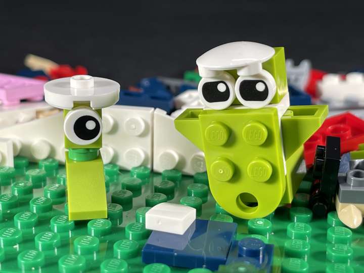 Figuren aus Lego gebaut zum Brick Art Online-Workshop "Marsmenschen"